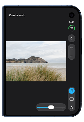 A slider remains in the bottom horizontal toolbar on iPhone Duo with horizontalOnly